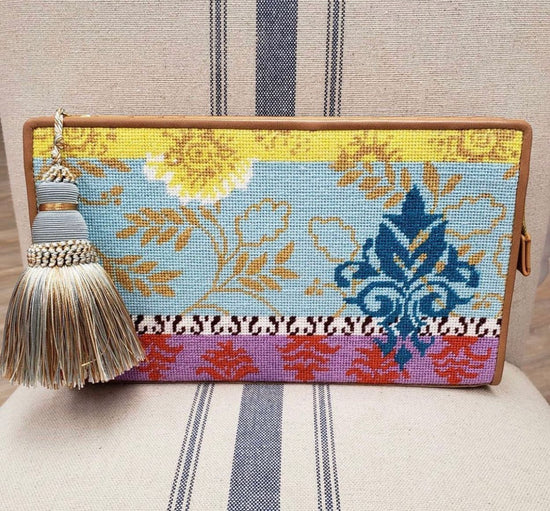 CL006 - Floral Pattern Clutch