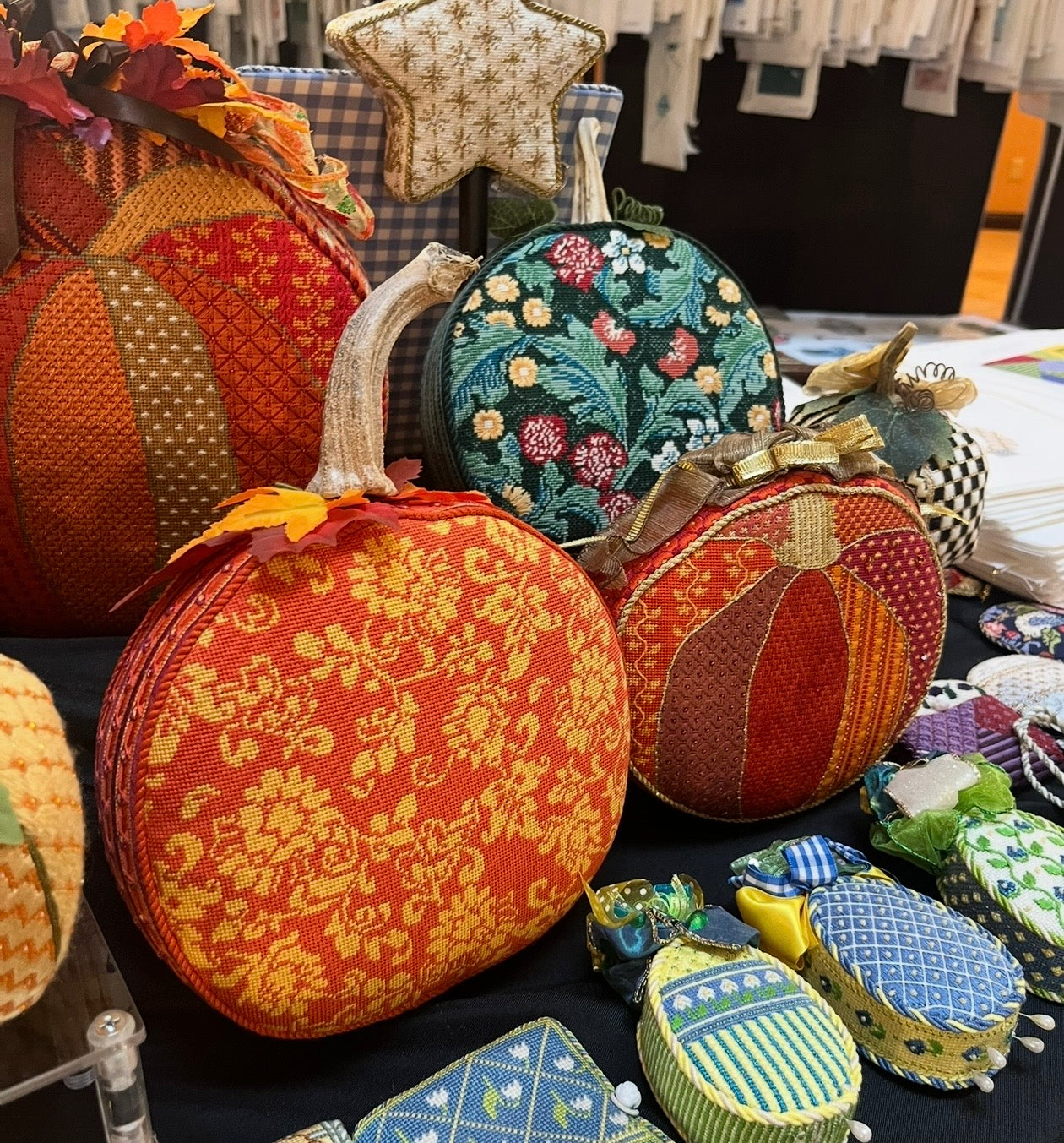 WG11722 - Karen's Damask Pumpkin - 2 Piece / Guide