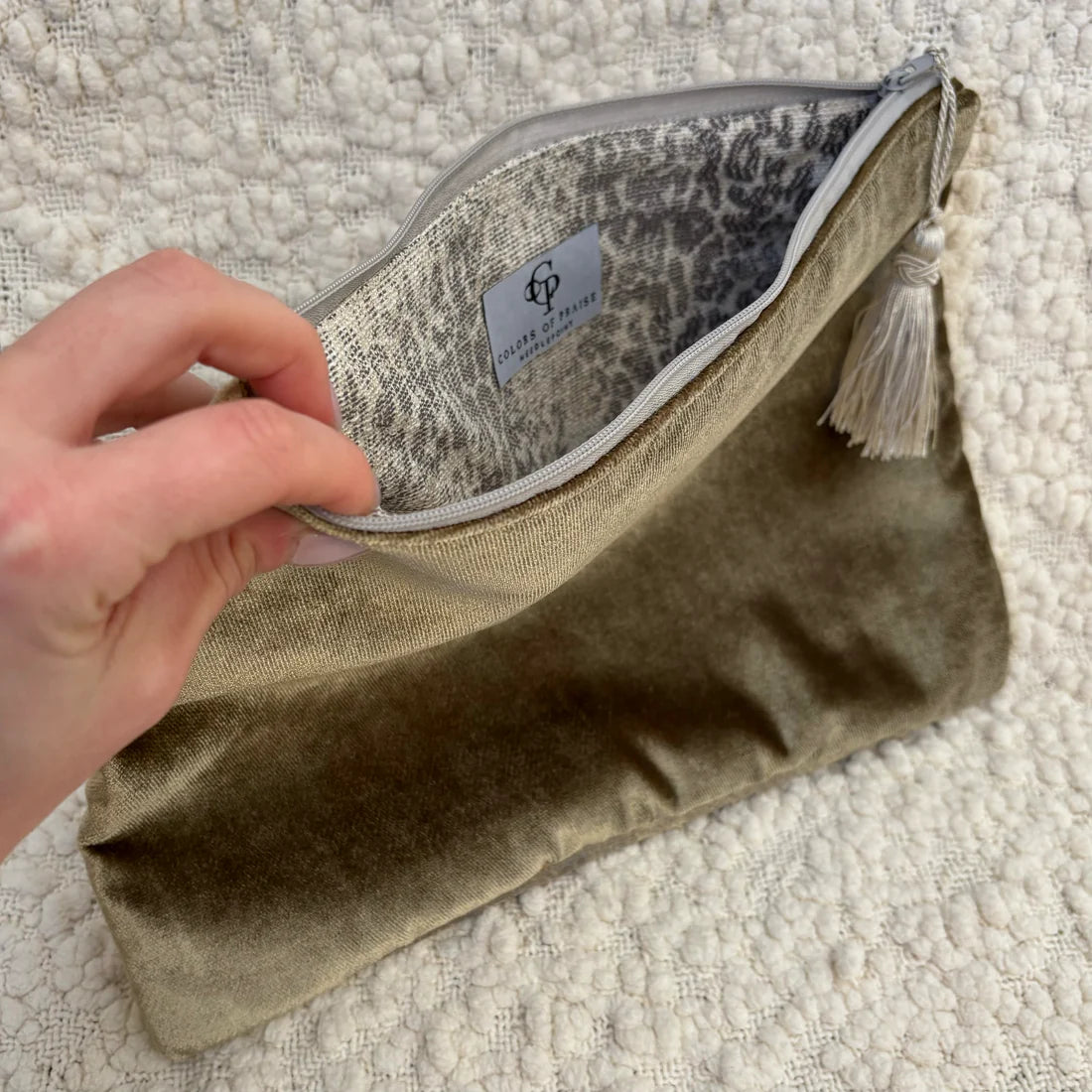 Anna Clutch Deep Olive - Colors of Praise