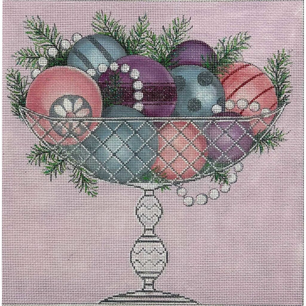 AP 4387 - Ornaments in Crystal Dish