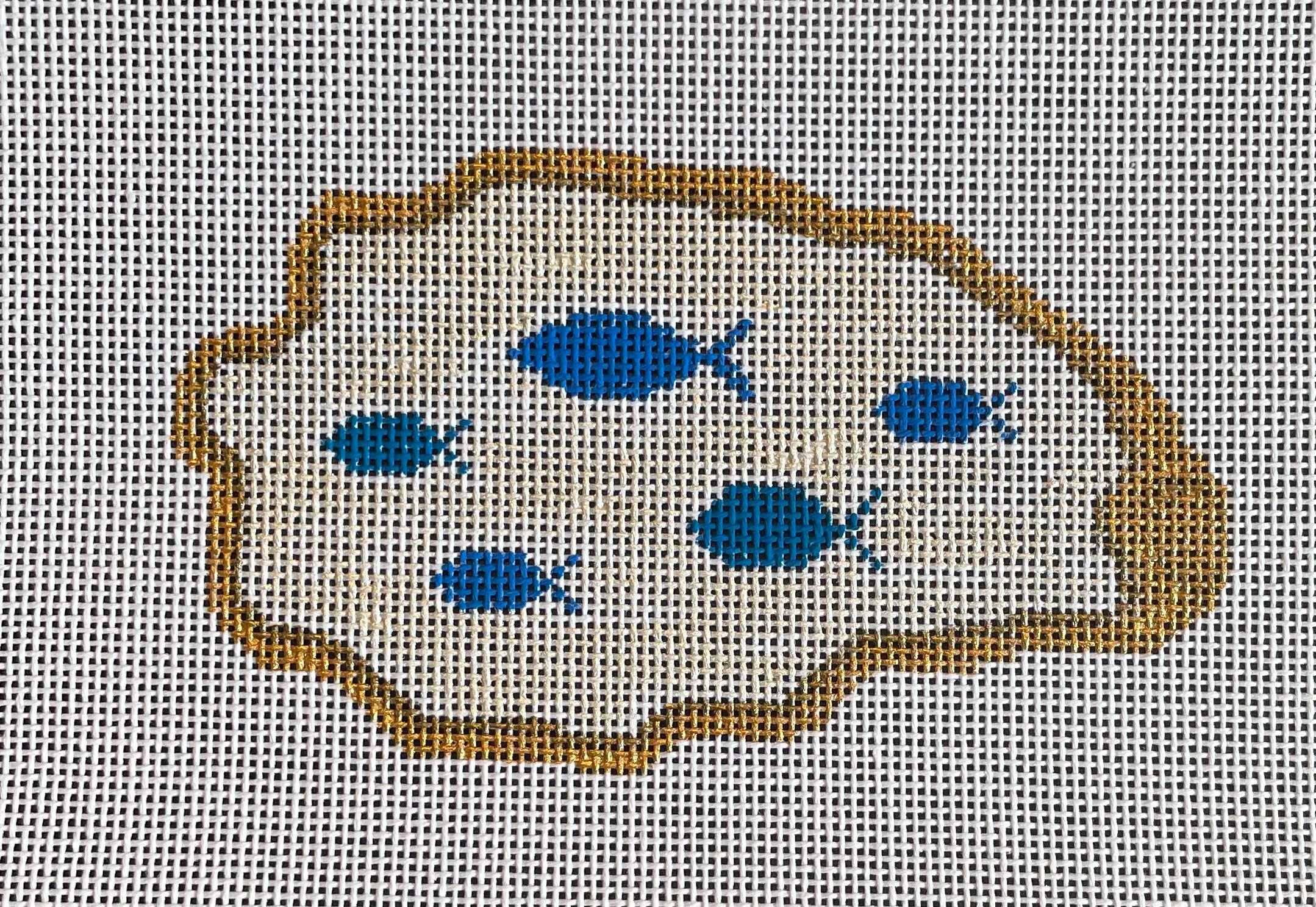 O-28 - School of Fish Oyster Shell