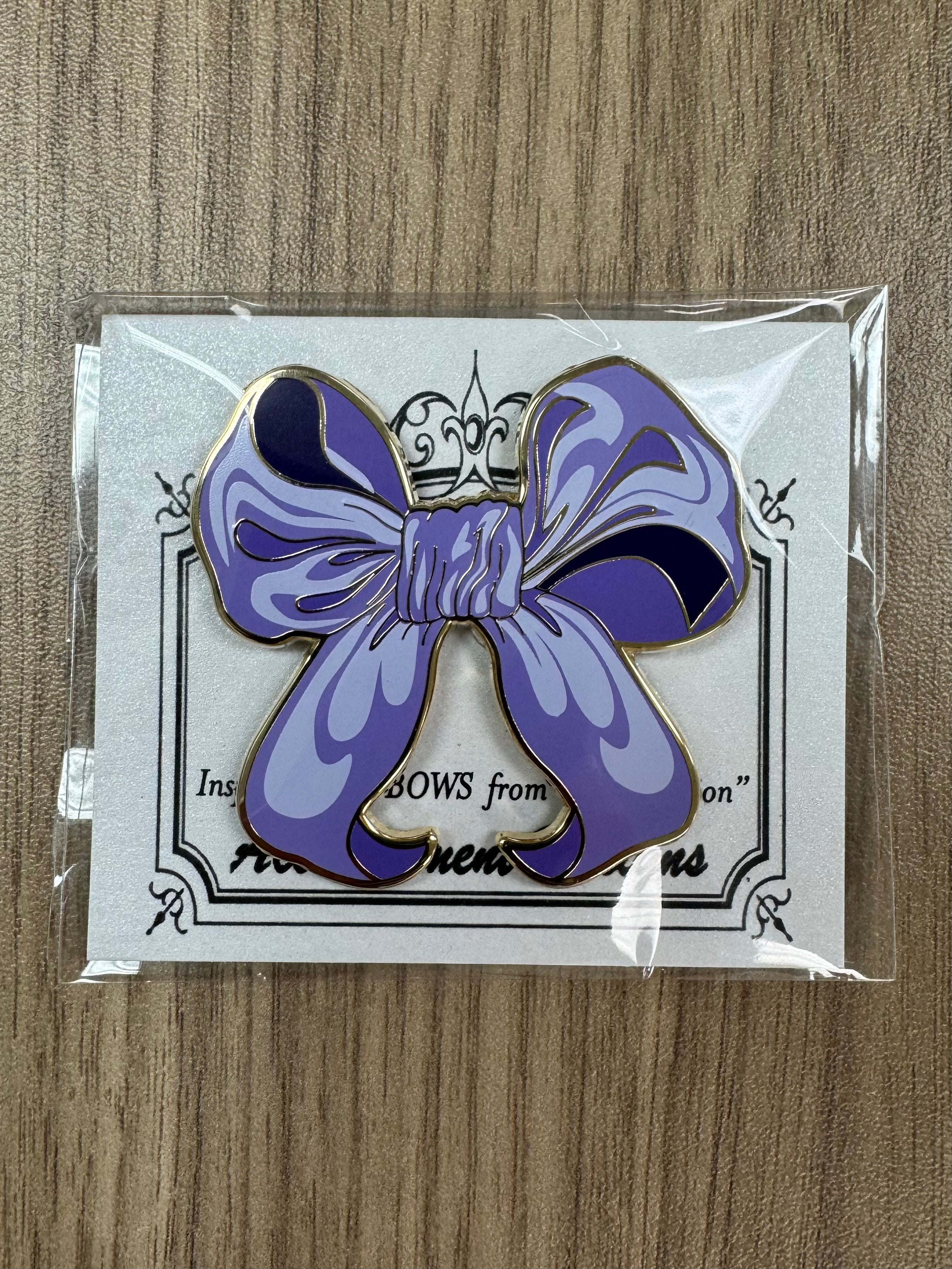 Enamel Bow Needle Minder
