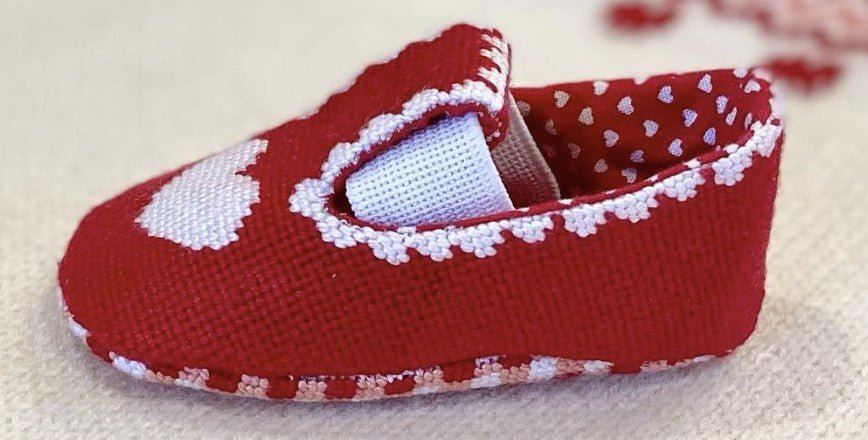 KW29 - Heart Baby Booties