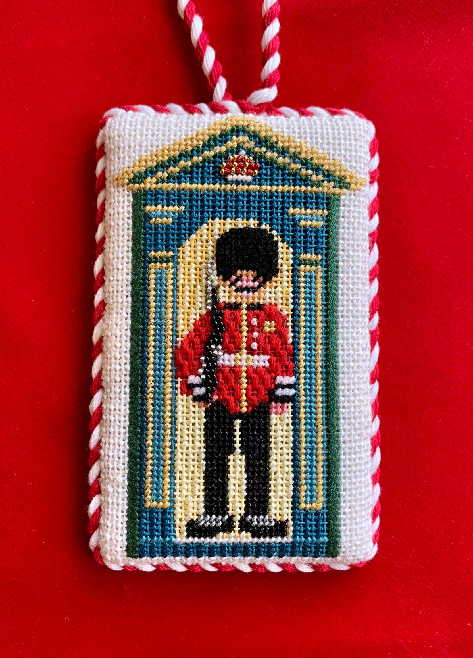 LON-2 - Queen's Guardsman