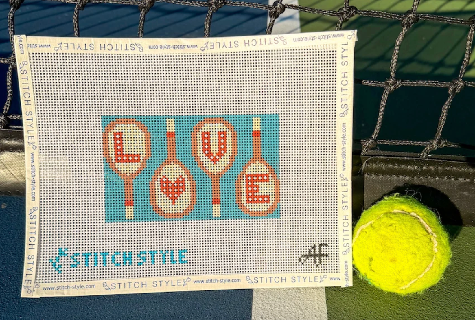 AF414 - Tennis Racket Love Rose Letters