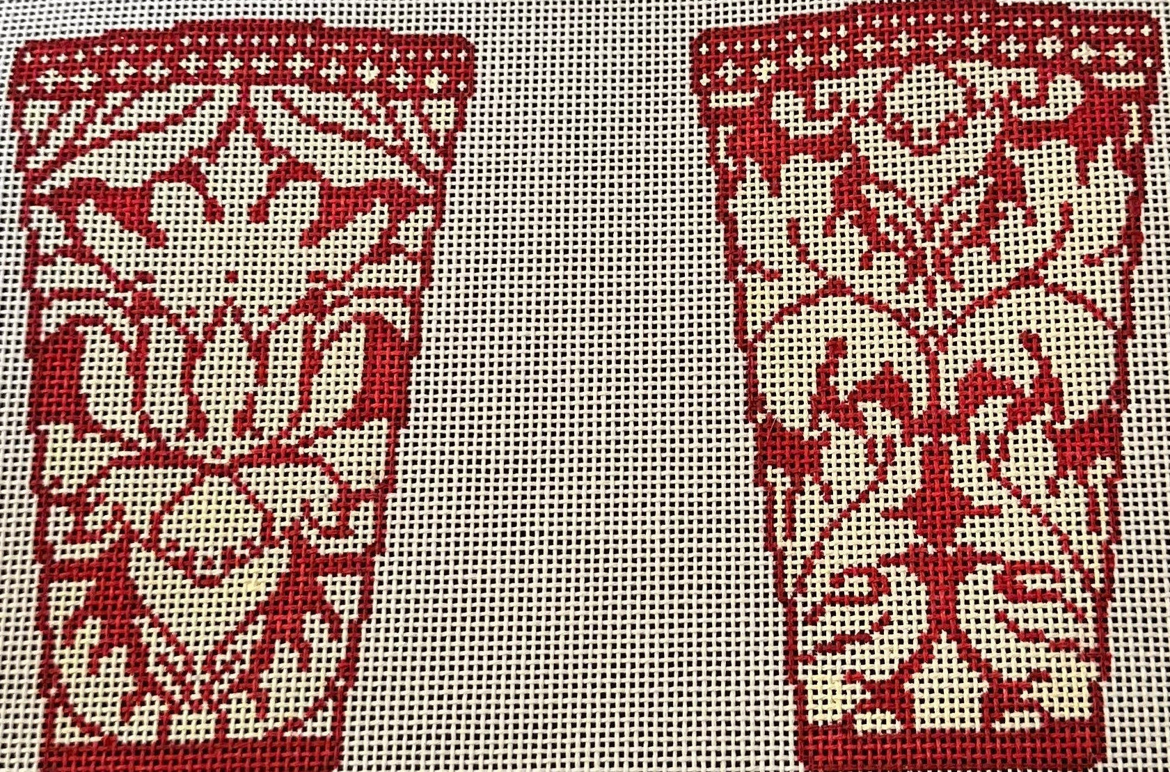 WG11841 - Royal Damask Scissor Case - Red and Ivory