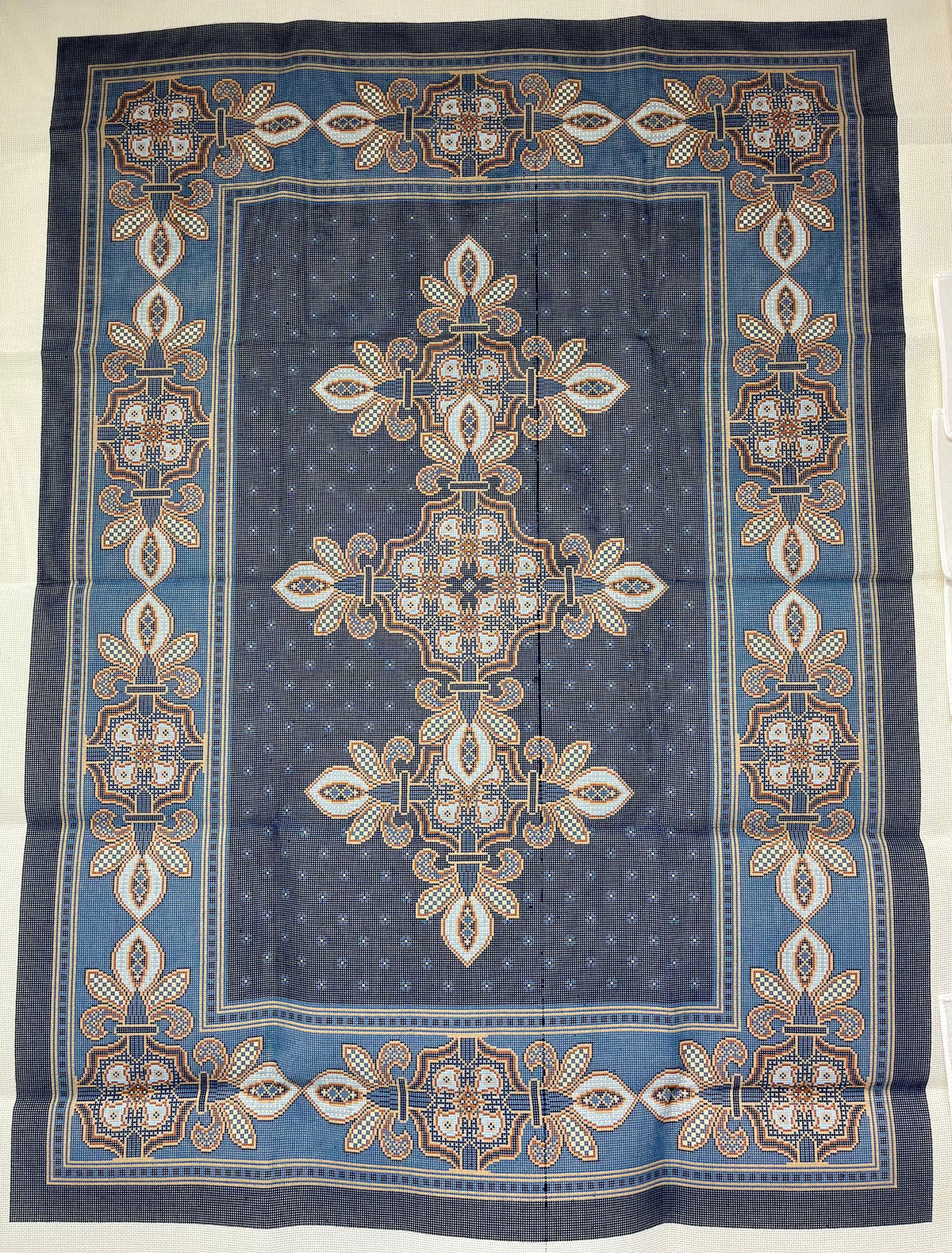 R 26 - Fleur de Lis Rug - Large