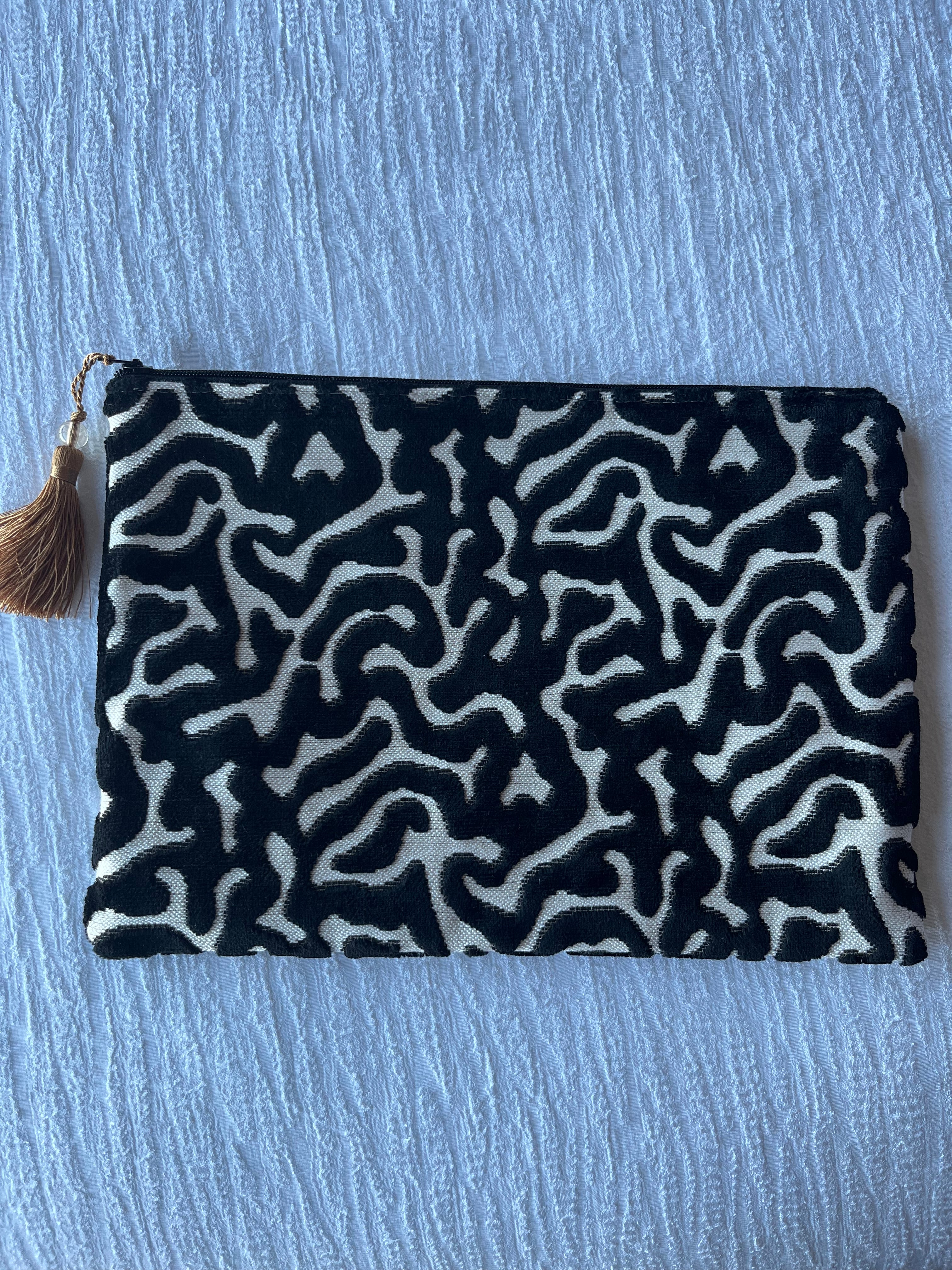 Anna Clutch Black Velvet - Colors of Praise