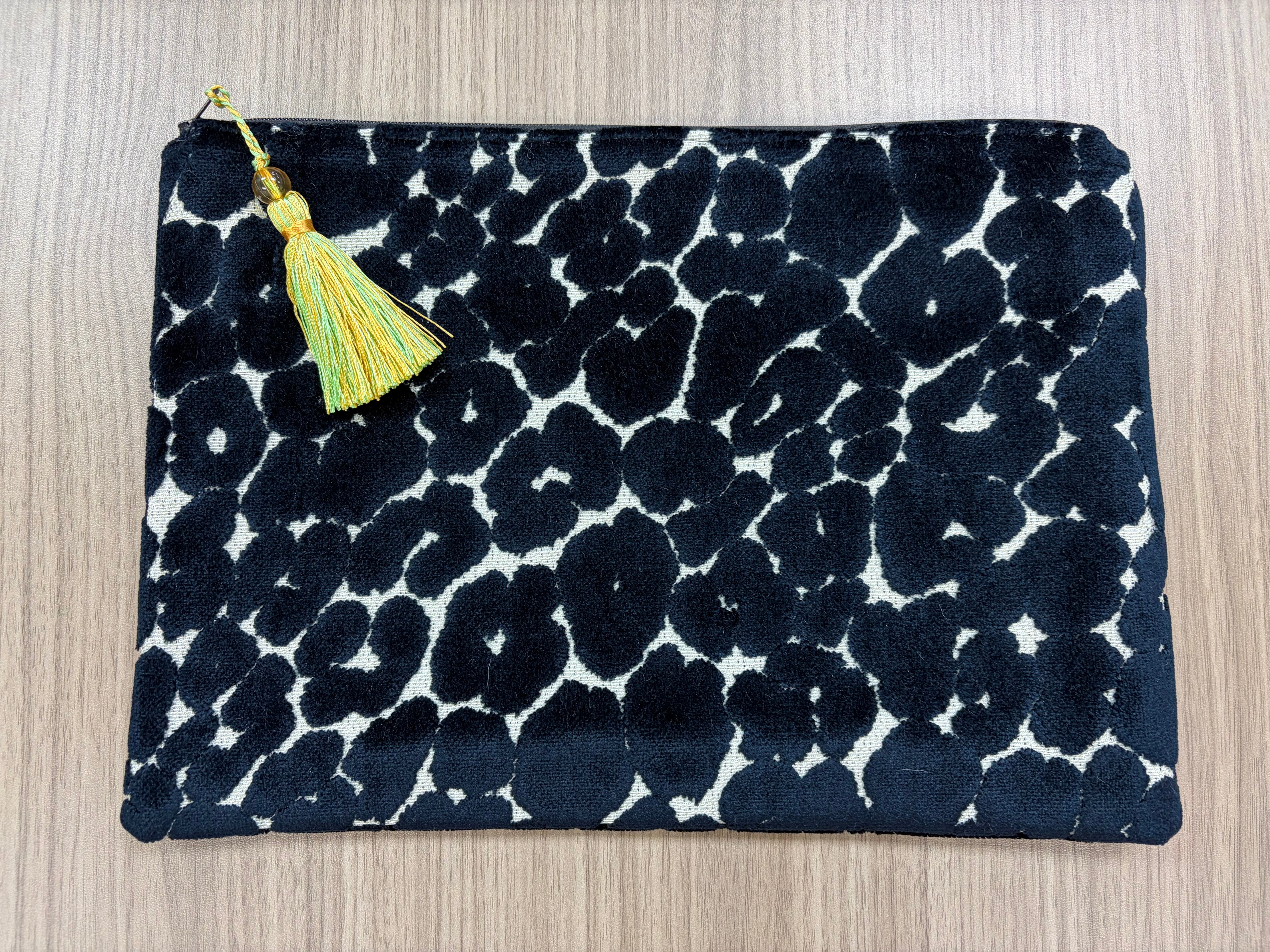 Anna Clutch Black Velvet - Colors of Praise