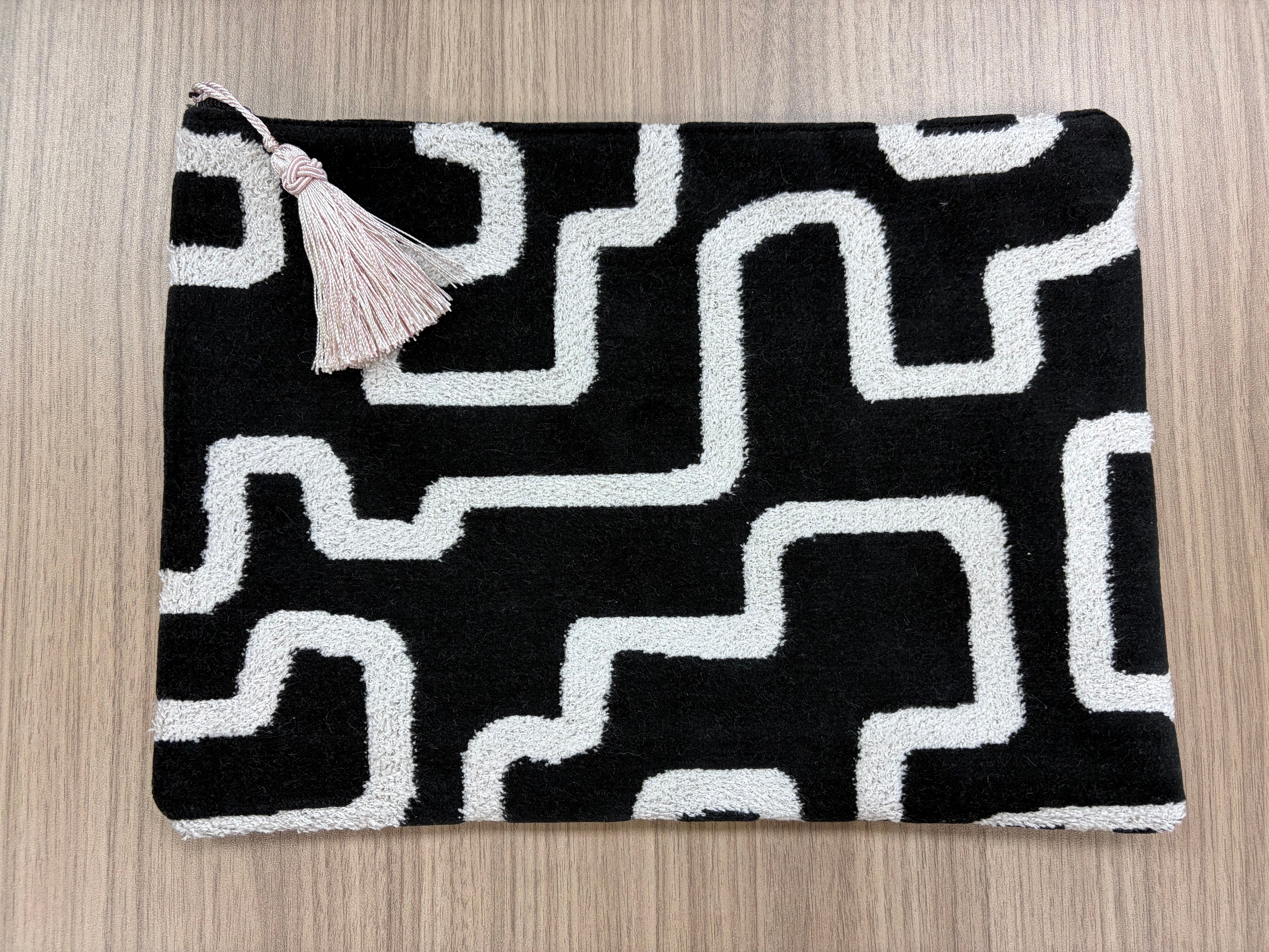 Anna Clutch Black & White Velvet - Colors of Praise