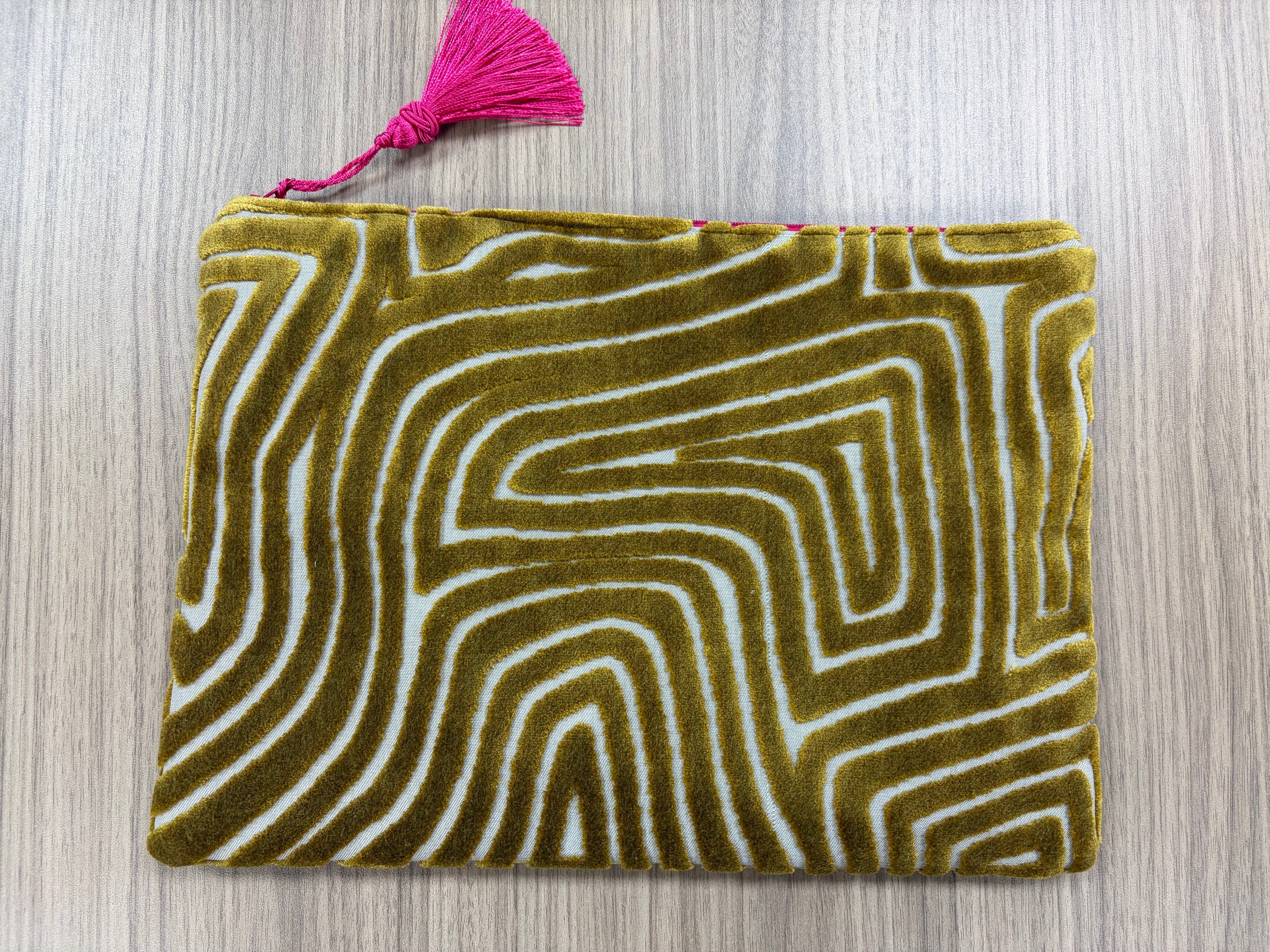 Anna Clutch Gold Velvet - Colors of Praise