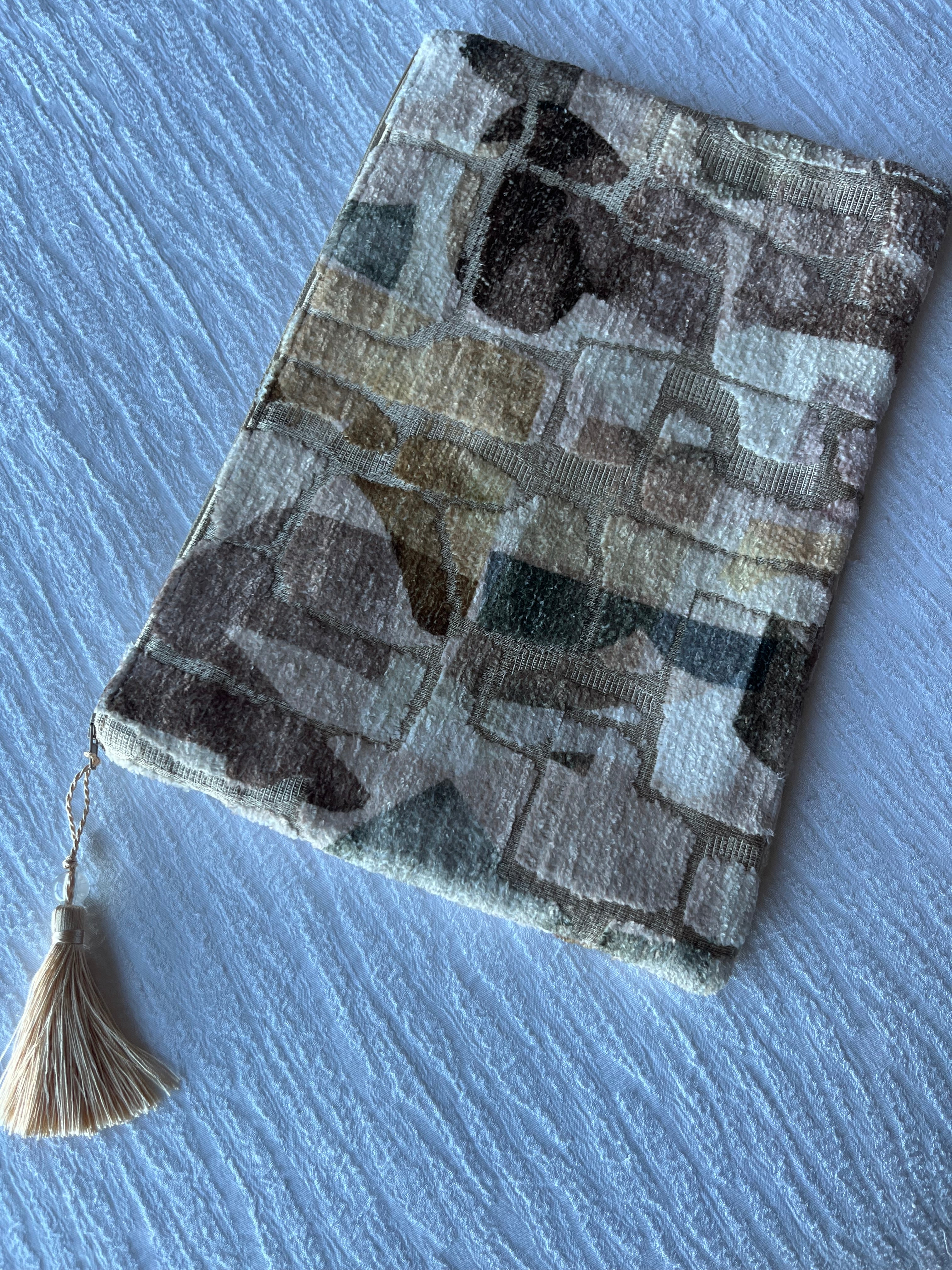 Anna Clutch Neutrals Velvet - Colors of Praise