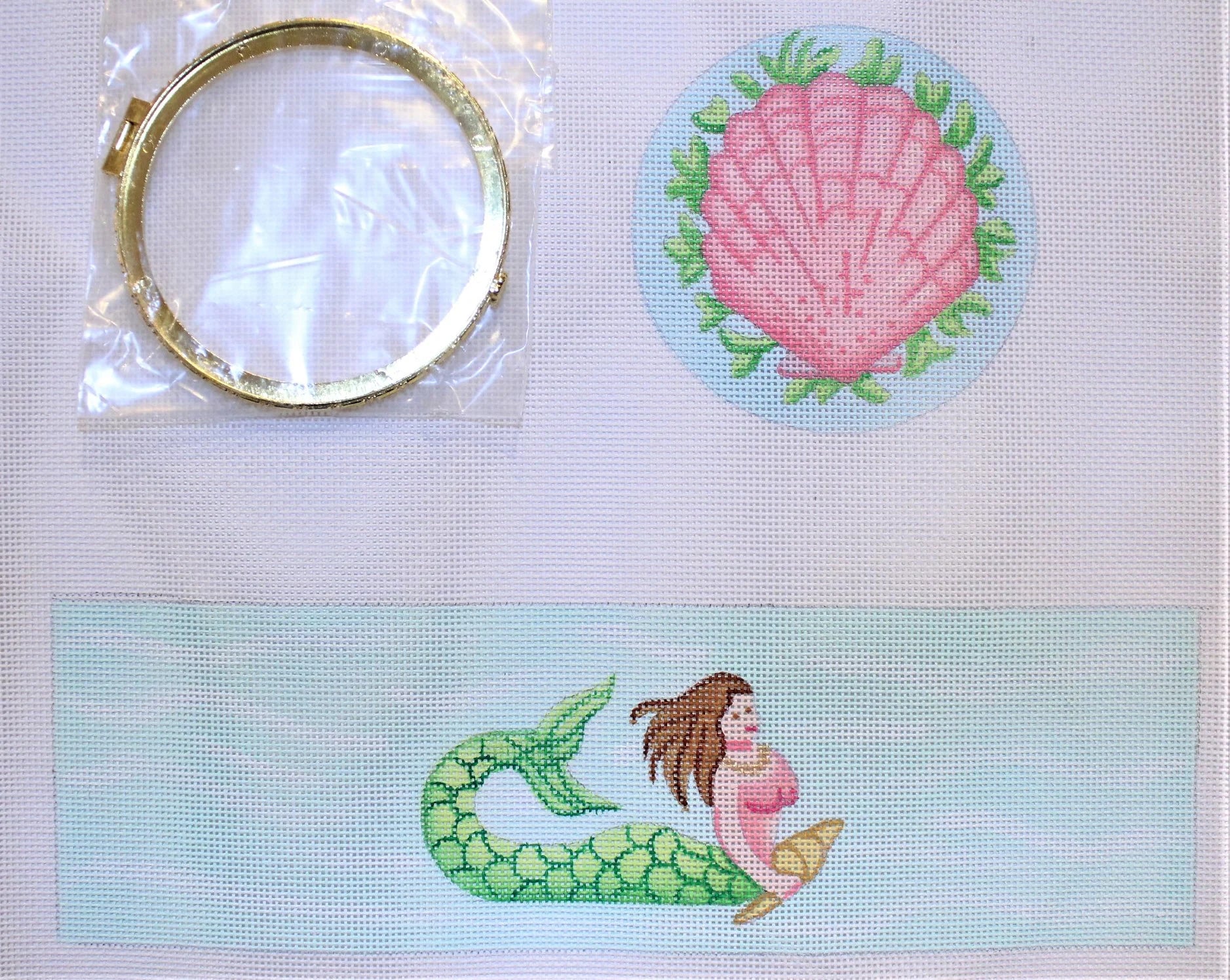 BXXLR-38 - X-Large Round Scallop and Mermaid on Caribbean with Gold