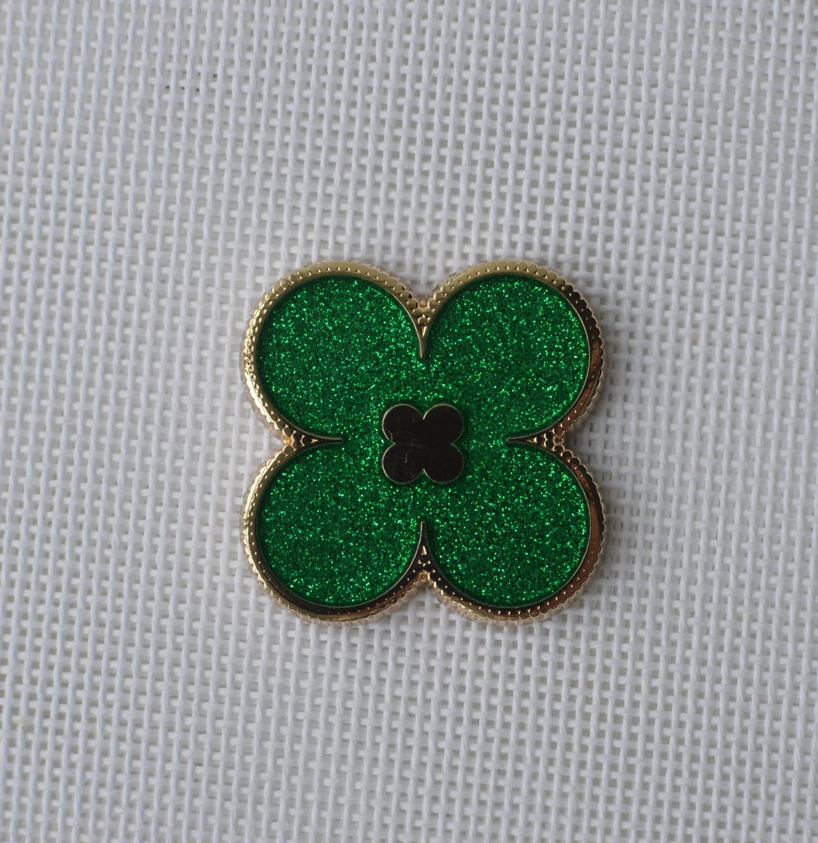 Green Glitter Clover Needle Minder