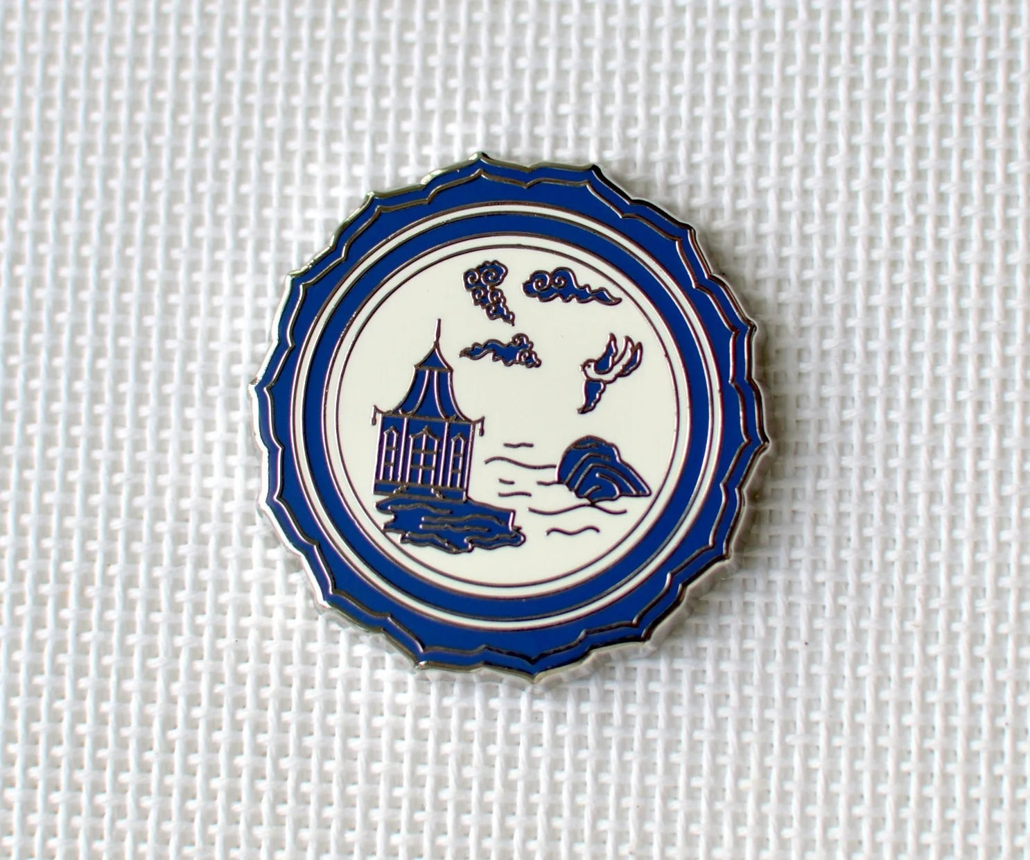 Blue Canton Plate Needle Minder