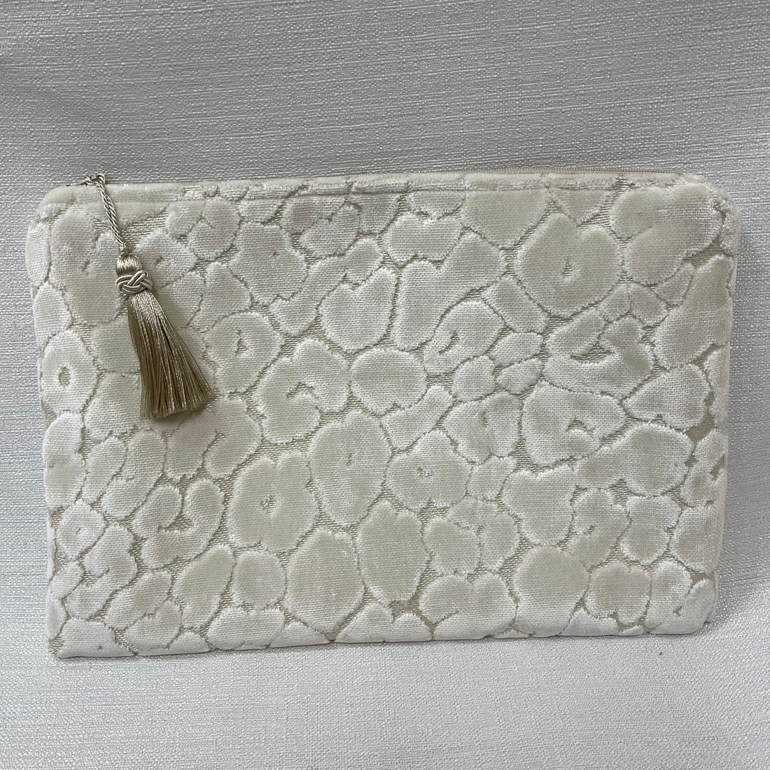 Anna Clutch White Leopard Velvet - Colors of Praise