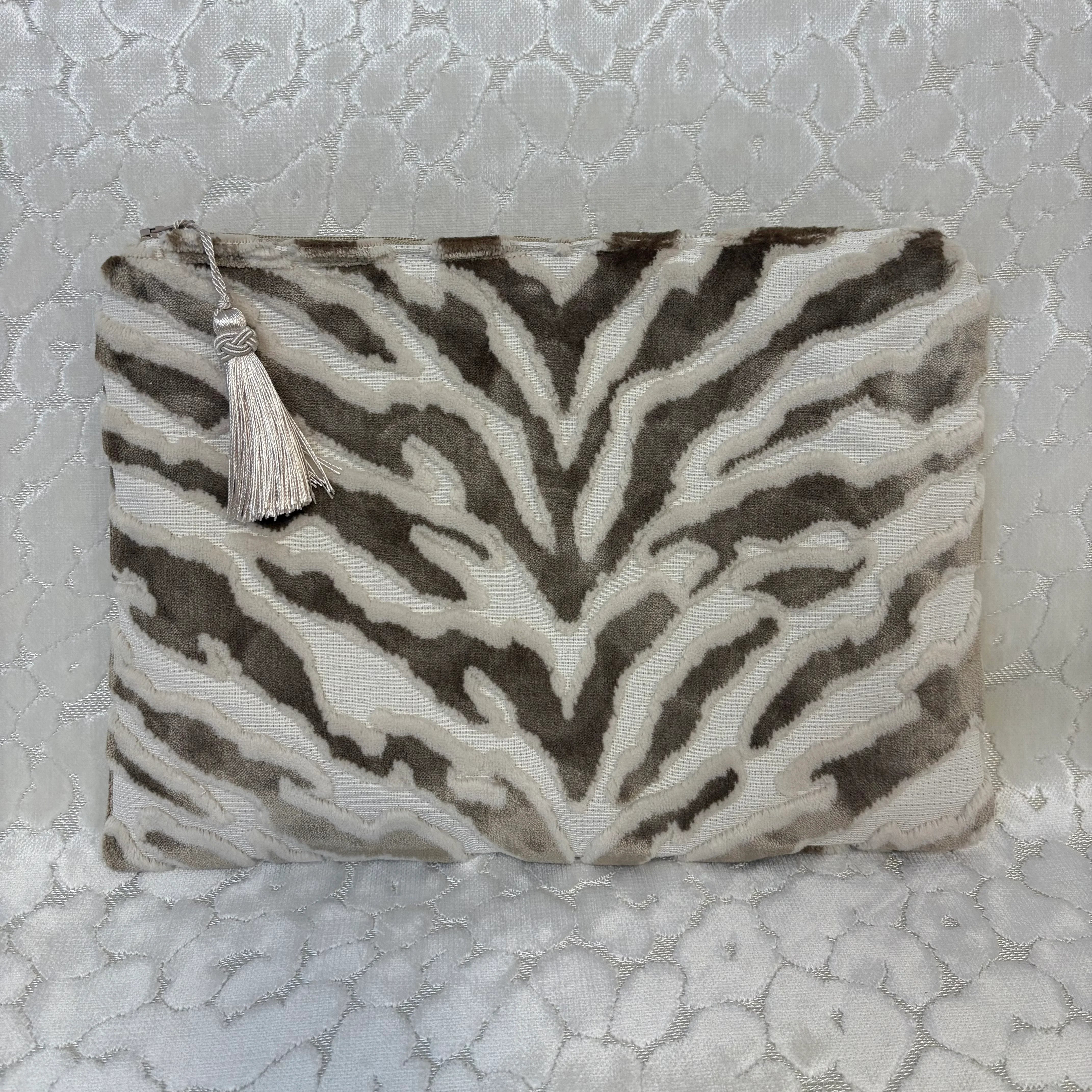 Anna Clutch Zebra - Colors of Praise