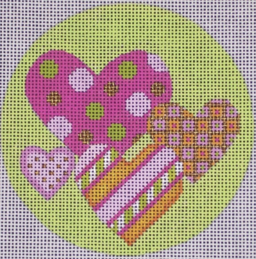 H113B - Pattern Hearts - Pink and Green Ornament