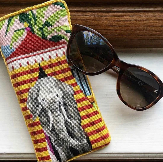 EY131 - Circus Elephant Eyeglass Case