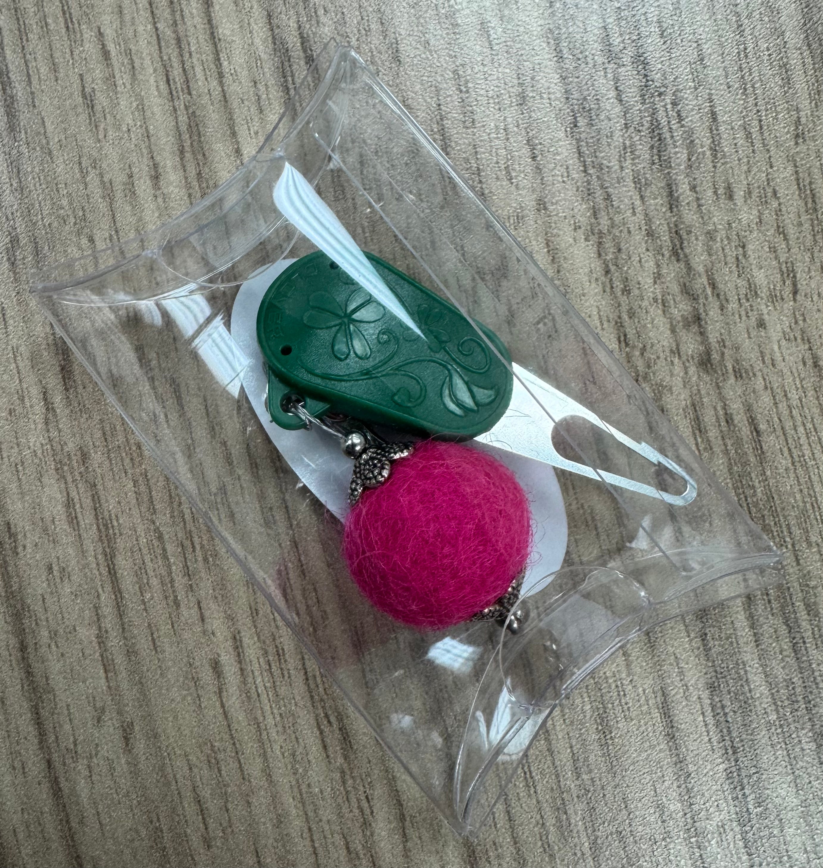 Clover Threader with attachment