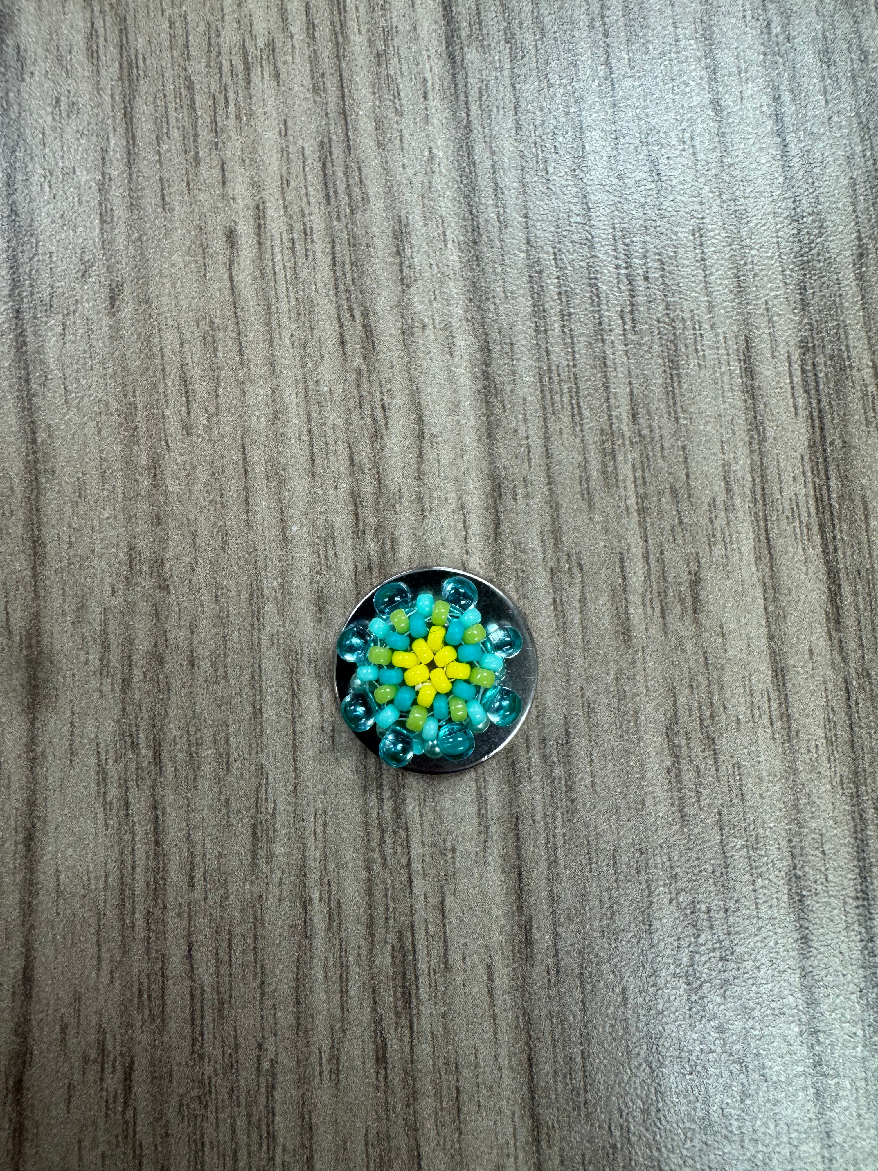 Merry L Mini Beaded Button Needle Minder