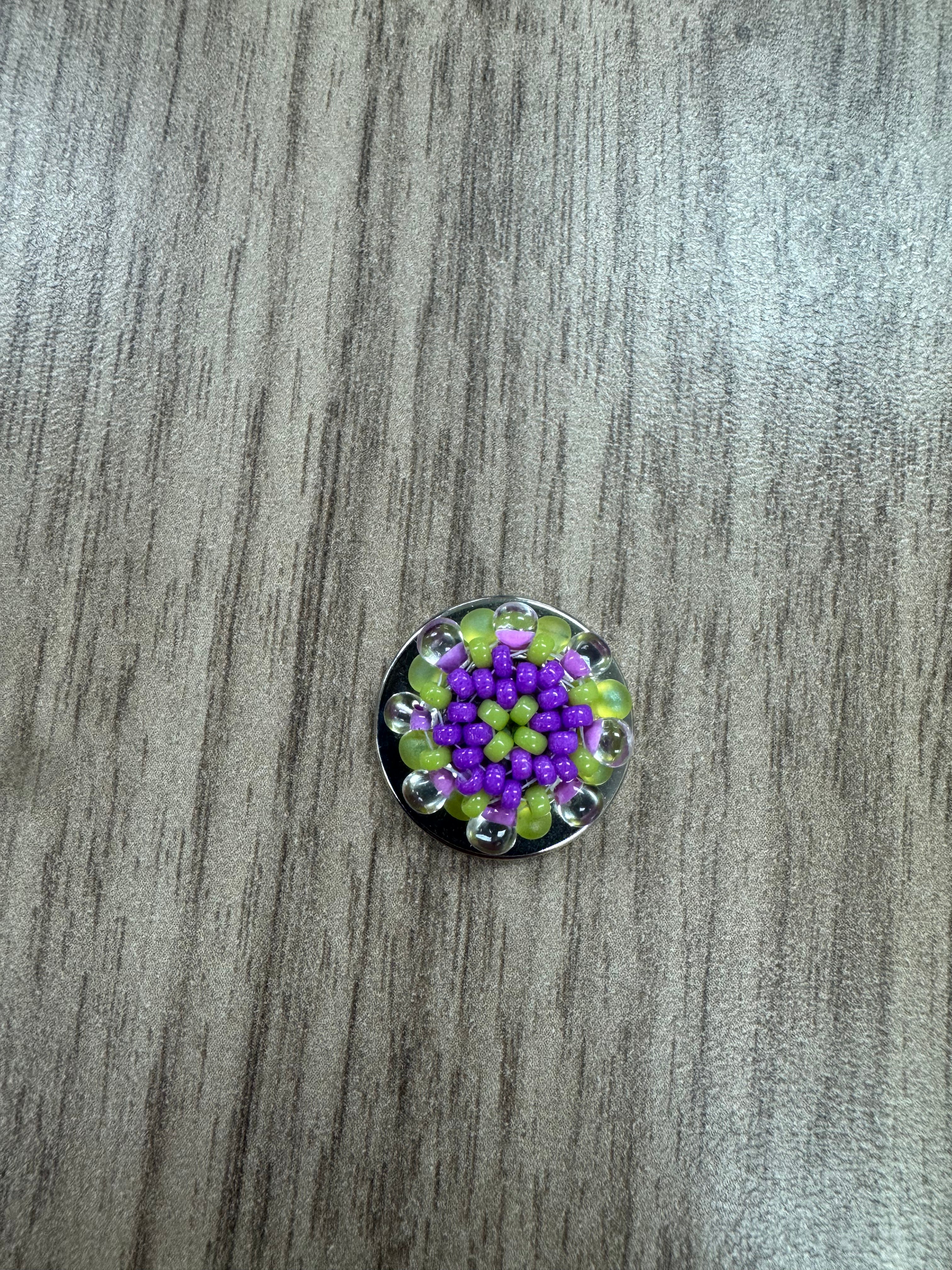 Merry L Mini Beaded Button Needle Minder