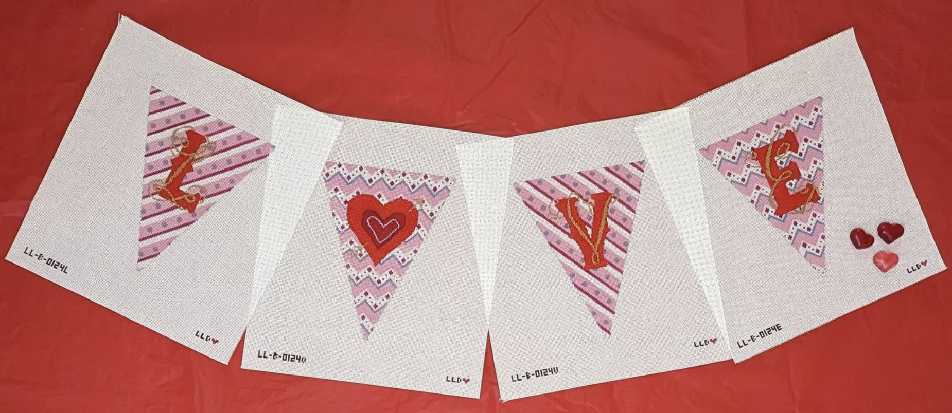 LL-BUN-0214 -  LOVE Garland (4 canvases)