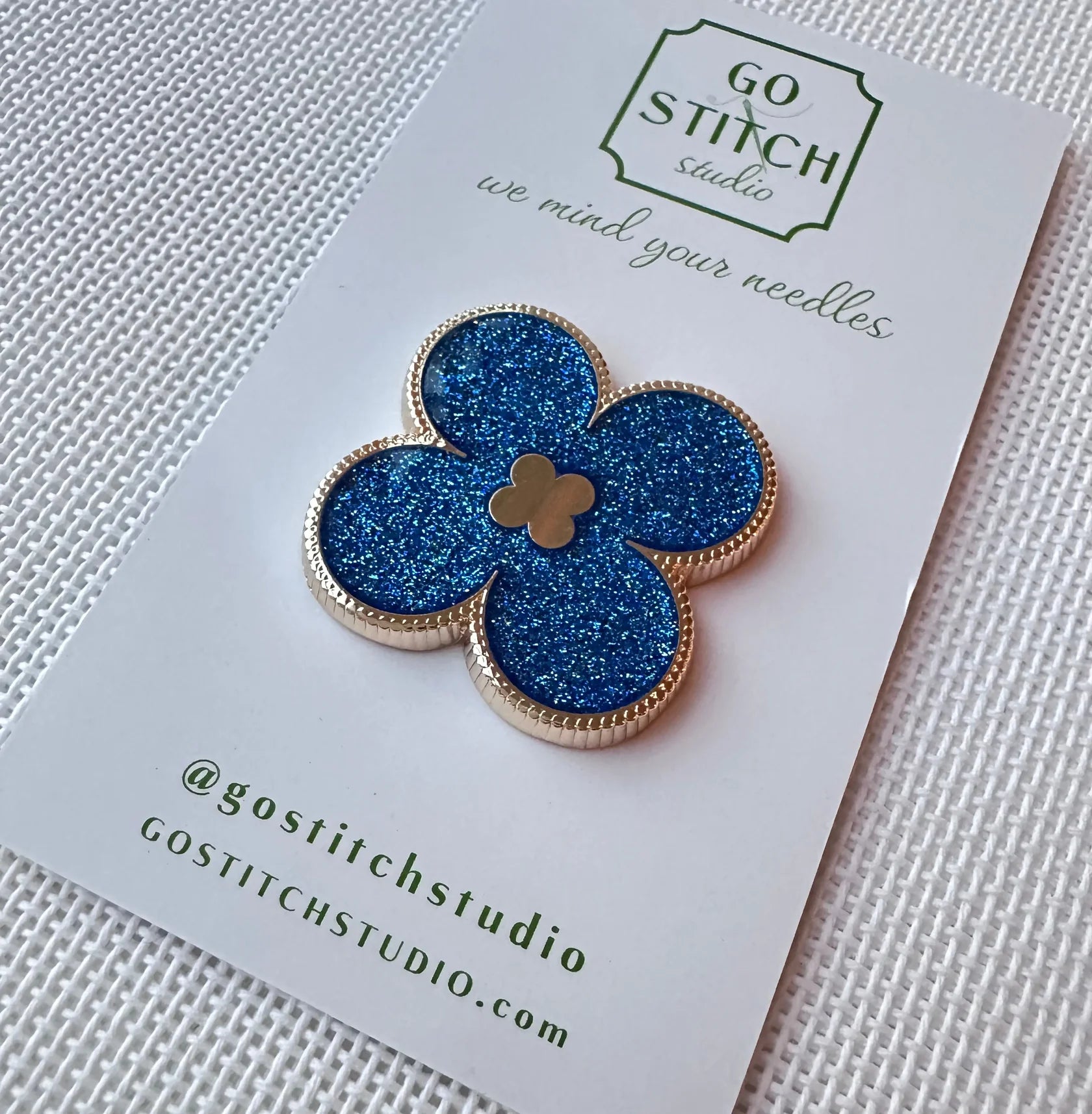 Lapis Lazuli Glitter Clover Needle Minder