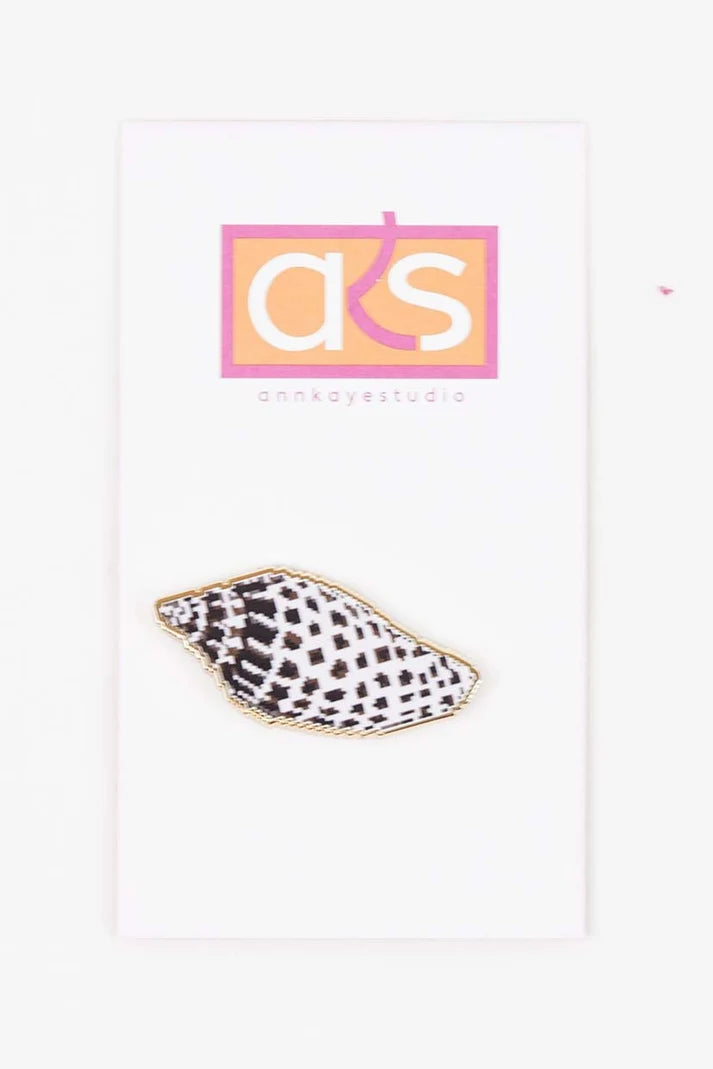 NM09 - Junonia Shell Needle Minder