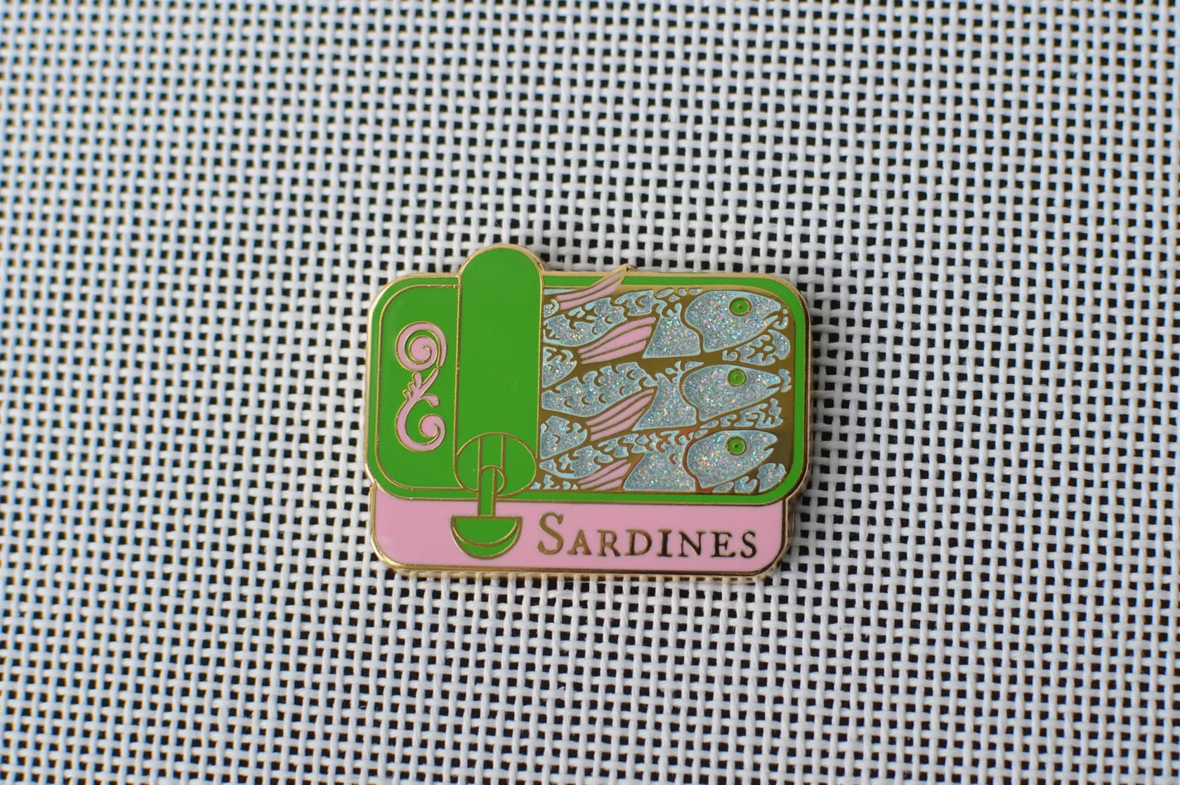 Pink & Green Sardine Can Needle Minder