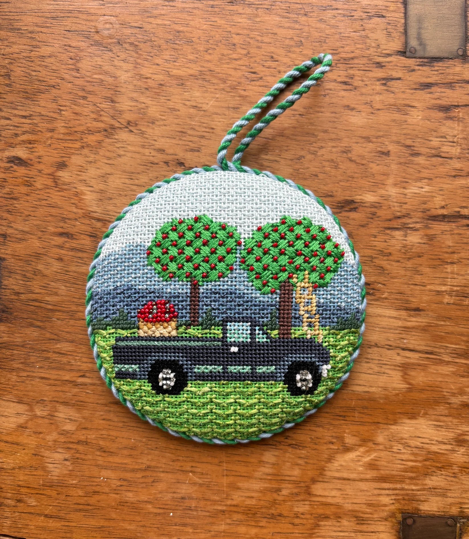 R30-FA - Four Seasons: Fall - Apple Picking