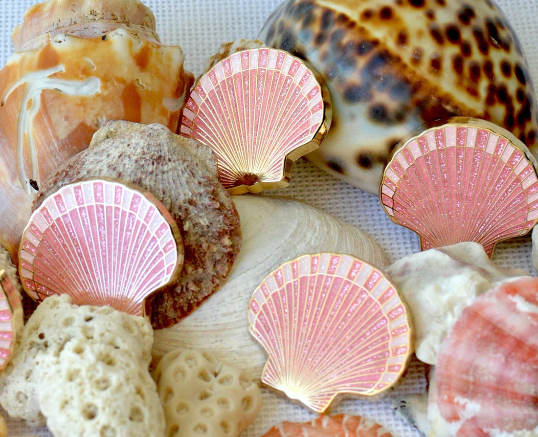 Pink Glitter Scallop Shell Needle Minder