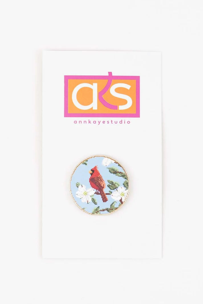 NM24 - Cardinal in a Dogwood Needle Minder